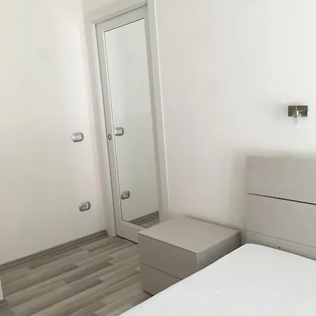 Apartament Interno 15 *