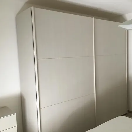 Apartament Interno 15 *